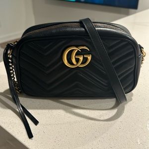 GG MARMONT SMALL SHOULDER BAG - excellent condition
